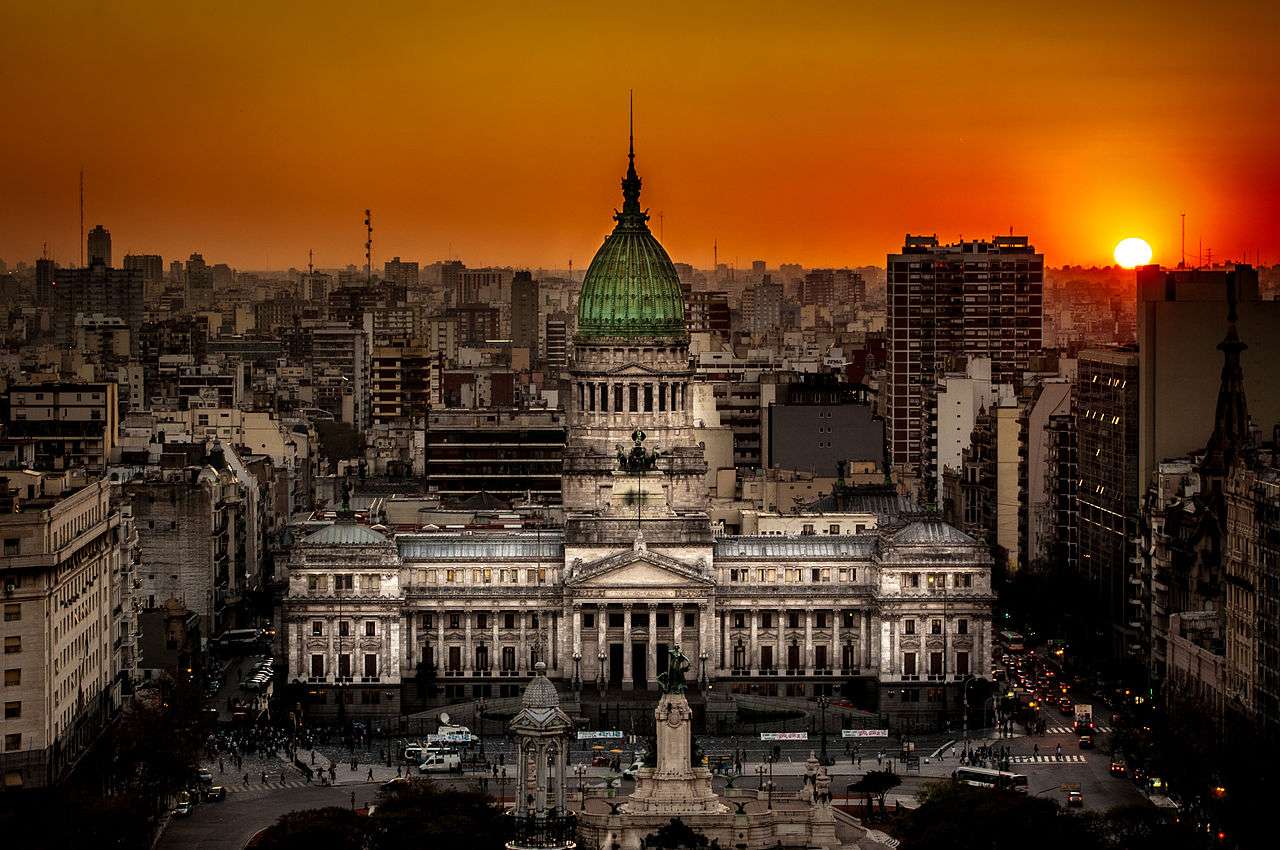 1280px-Atardecer_en_el_Congreso_de_la_Nación_Argentina