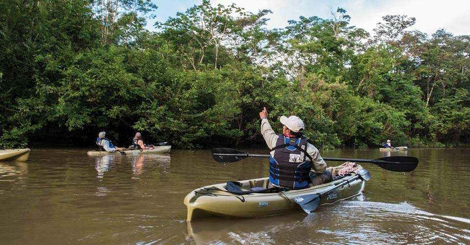 Guests kayaking in Pacaya Samiria Reserve 