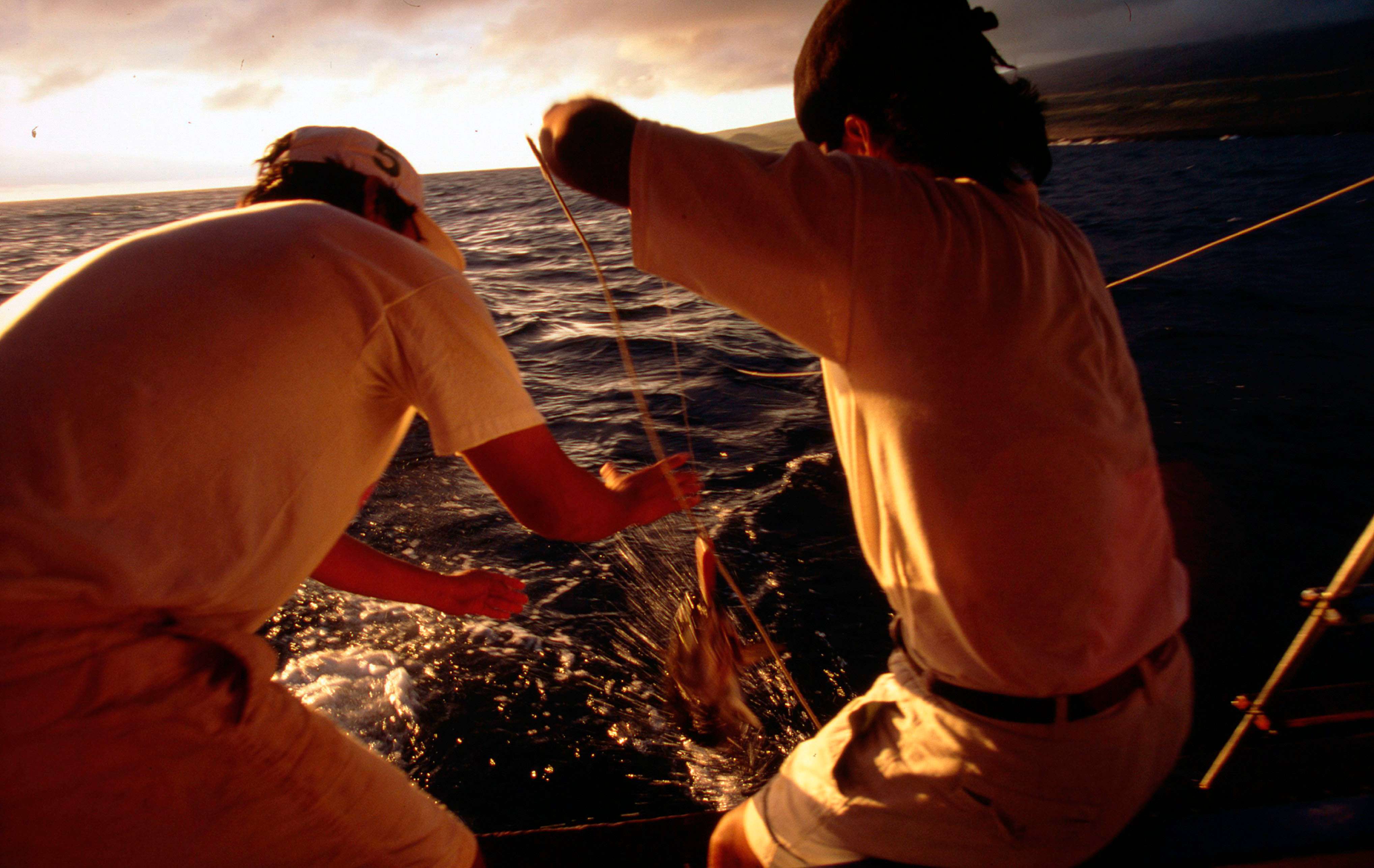 Local fishermen catching fish Galapagos Islands, Ecuador © Pablo Corral/WWF