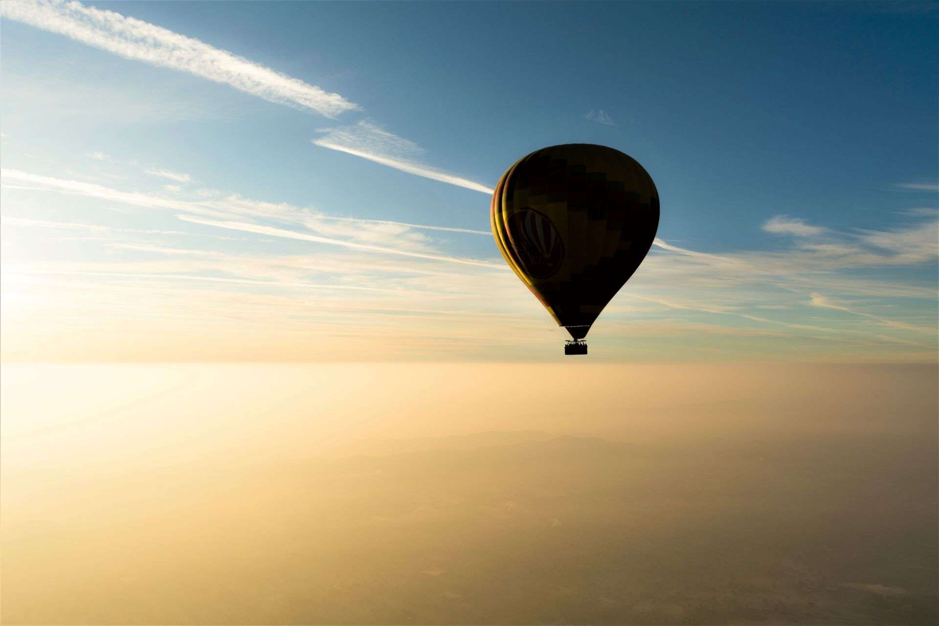 Sky Waltz Hot Air Balloon Safari in Jaipur offers a breathtaking perspective of the horizon.