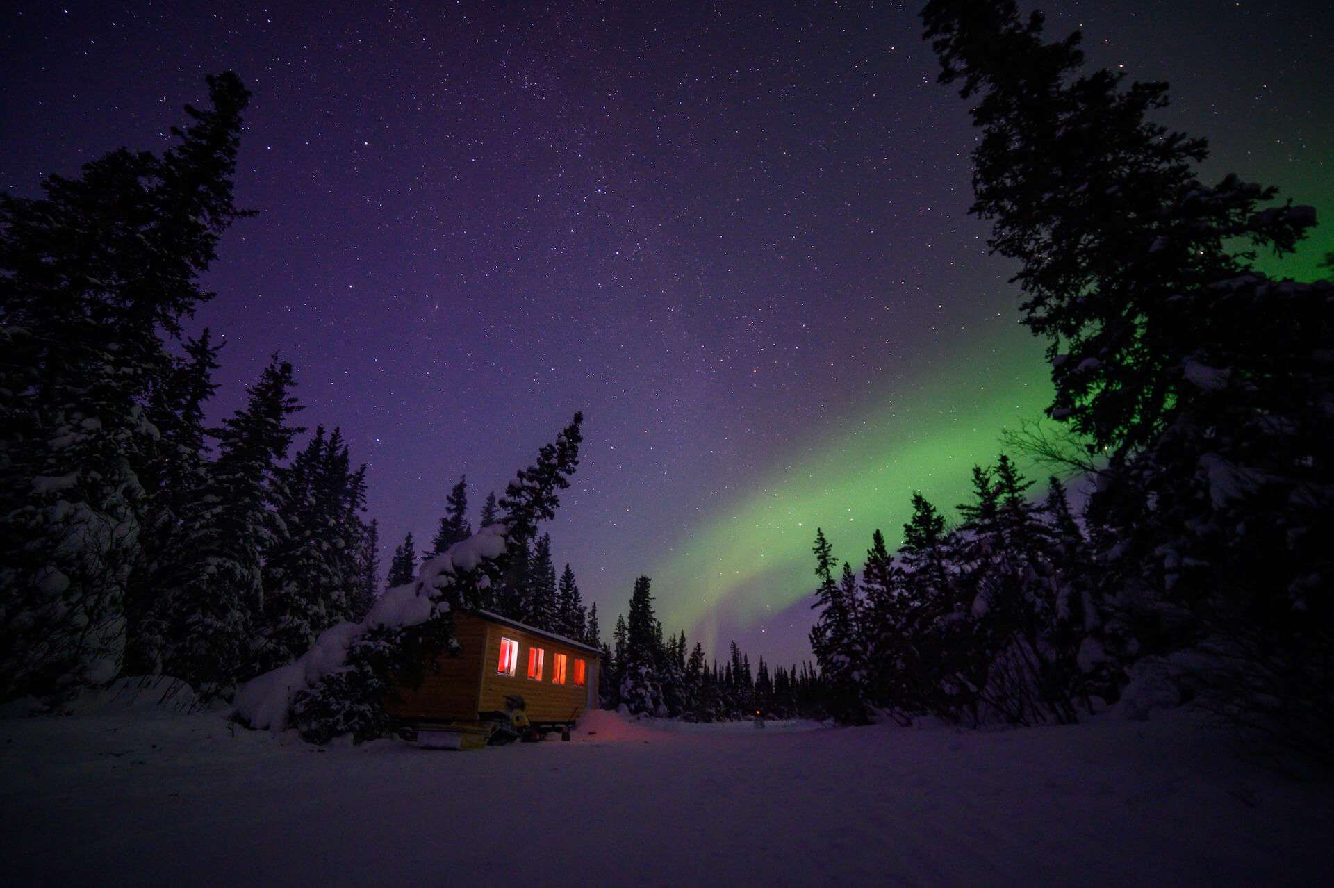 Northern Lights Cabin - Eddy Savage