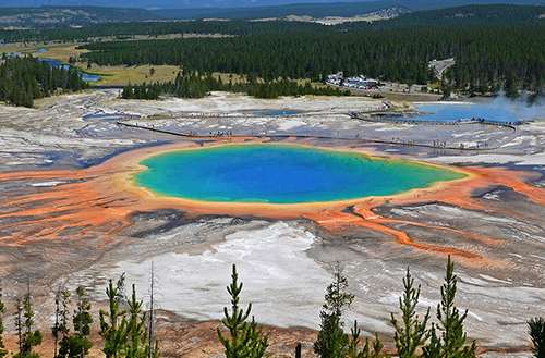 A tourist crashed a drone into Grand Prismatic Spring in Yellowstone National Park in 2014. ©Clément Bardot